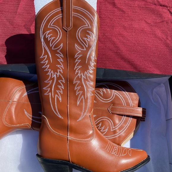 Women’s Cowboy Boots - Picture 2 of 2